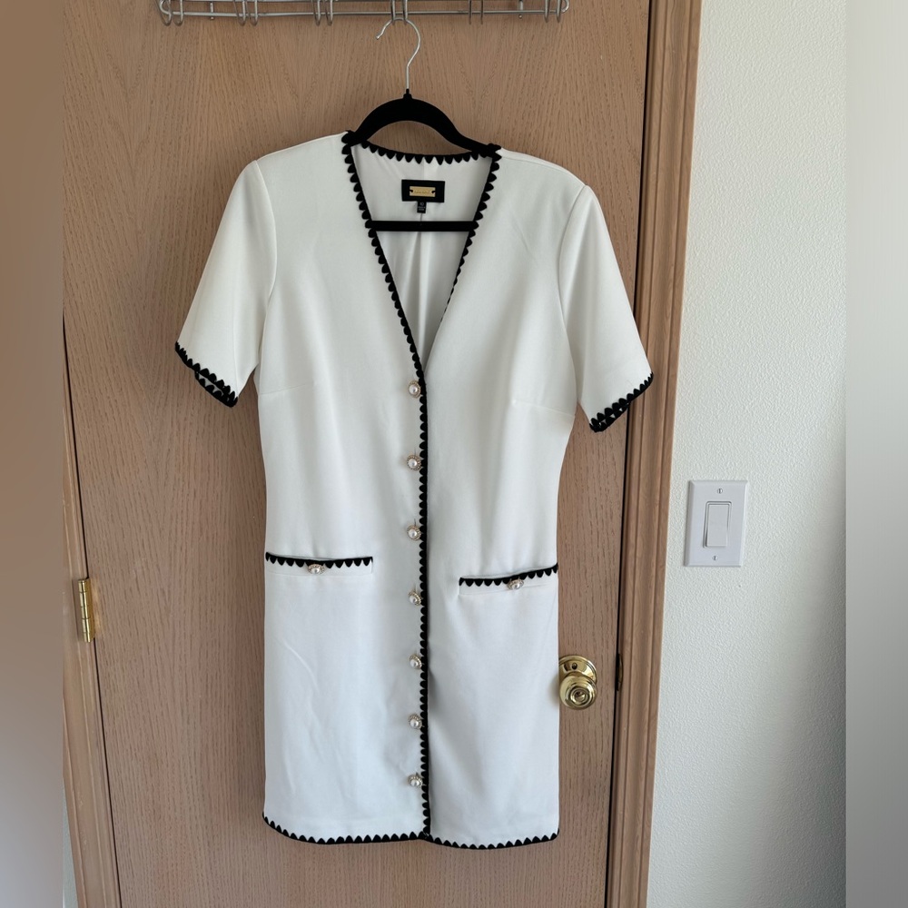 *LIKE NEW Alexia Admor Jaiya Contrast Trim Mini Dress - Picture 2 of 9